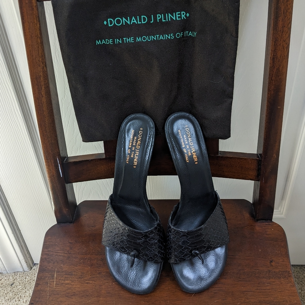 Donald J. Pliner Black Mules Elegant and Versatile